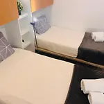 Arroios Hostel *